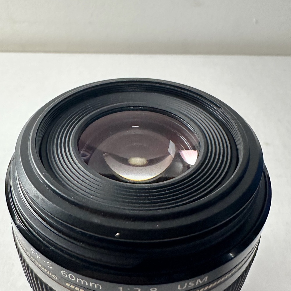 Canon EF-S 60mm f/2.8 Ultrasonic Lens - Black - Picture 4 of 4
